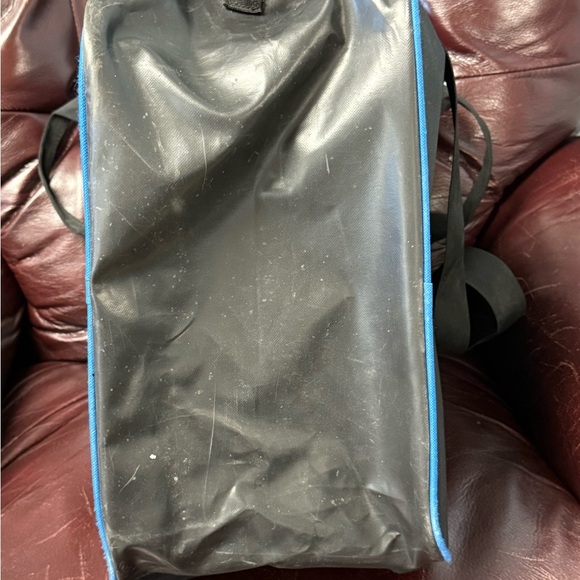 Element Snowboarding Boot Bag with Zip Closure, Shoulder Strap & Dual Handles - Picture 7 of 9